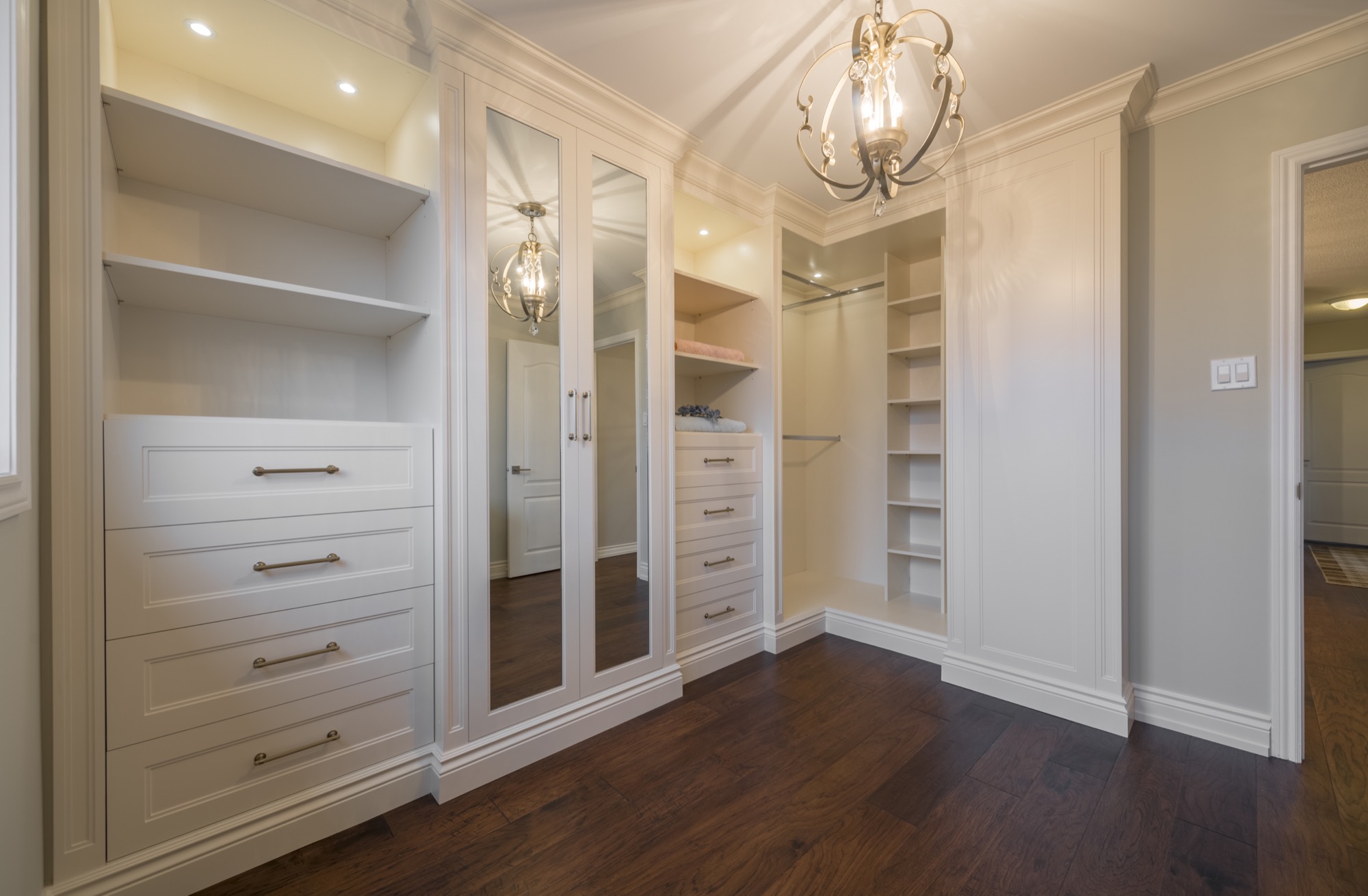 walk in closet millwork