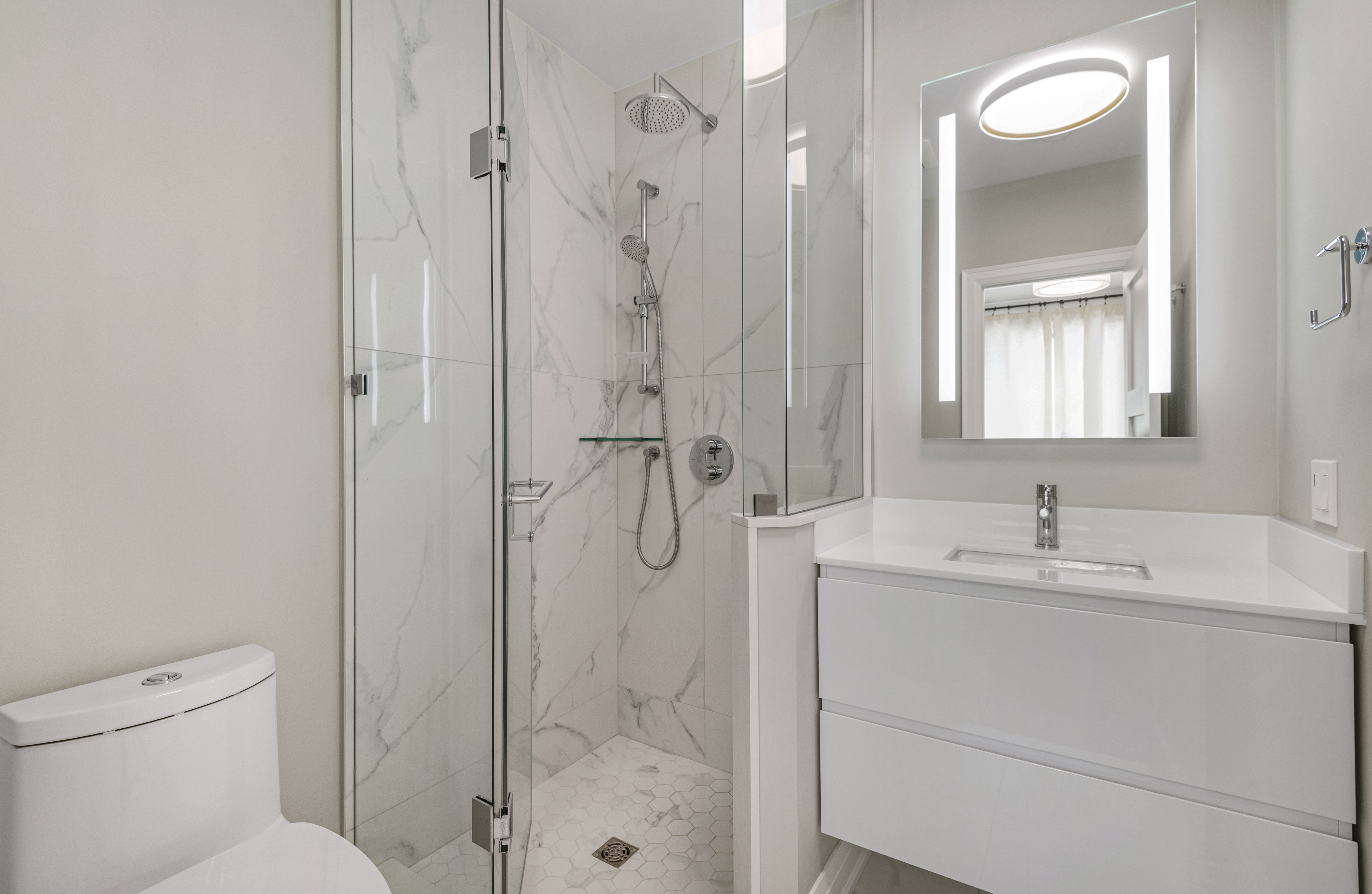 Luxurious Bathroom Edward