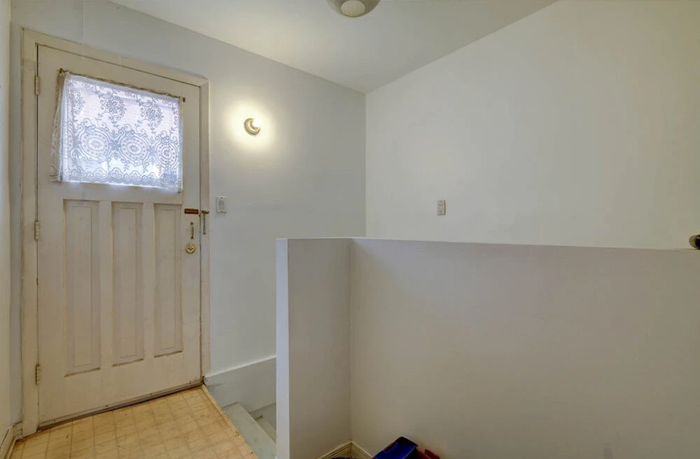 Outdated Old Mudroom Before Renovation