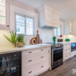 Modern Kitchen white with green details