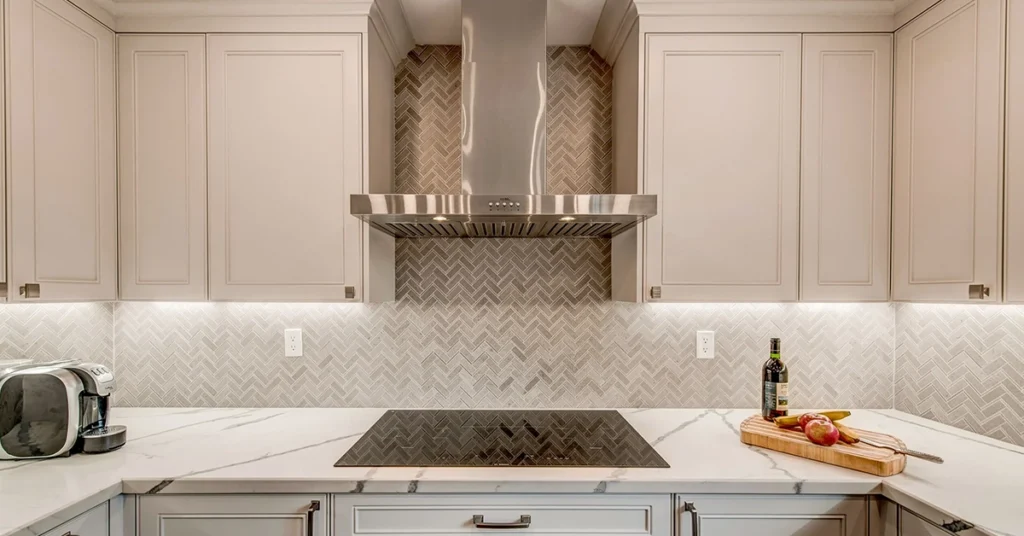 refacing vs replacing kitchen cabinets