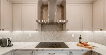 refacing vs replacing kitchen cabinets