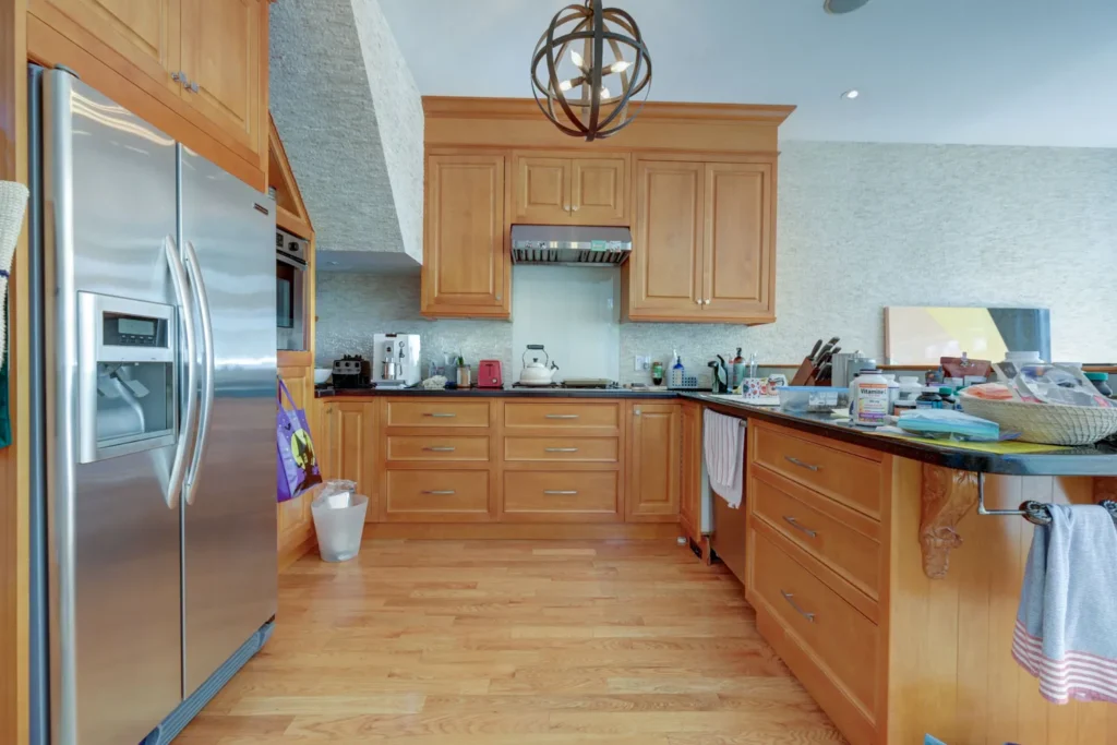 Kitchen and Main Floor Renovation in Etobicoke 02